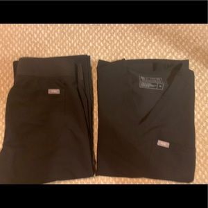 Figs Black Scrub Set